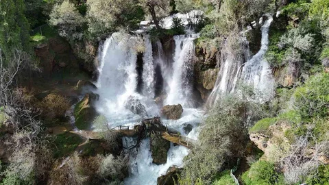 Sivas'ta Sızır Şelalesi Coştu, Köprüsü Yıkıldı