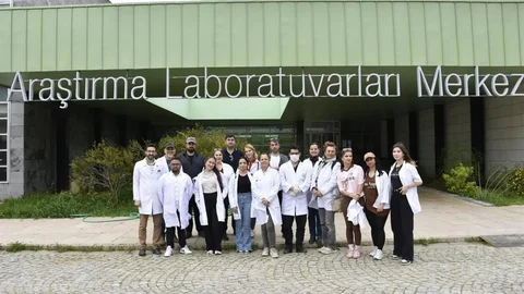 Öğrenciler Laboratuvar Analiz Yöntemlerini İnceledi