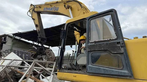 Bursa'da 6 Yaşındaki Çocuk İş Makinesi Kullanıyor