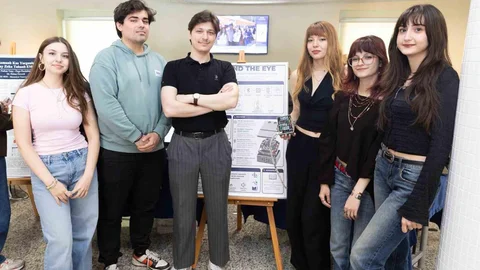 Genç Mühendisler İzmir'de Yenilikçi Çözümler Sunuyor