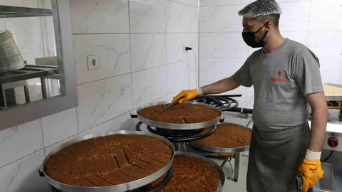 Kurban Bayramı İçin Tescilli Tatlılar Üretimi Devam Ediyor