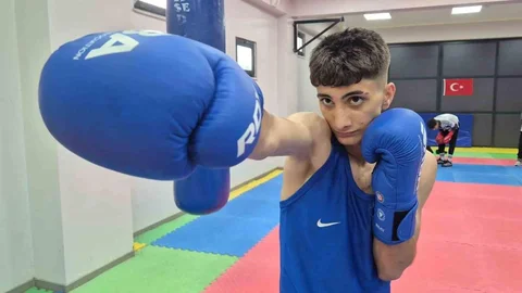 Genç Boksör Azat Kaya Türkiye Şampiyonu Oldu