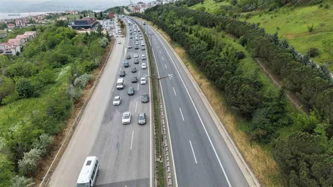 Kocaeli TEM Otoyolu'nda Trafik Akıcı İlerliyor