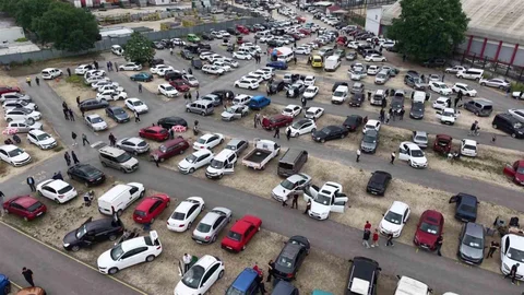 Bursa Oto Pazarında Bayram Yoğunluğu Başladı
