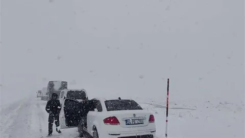 Palandöken Geçidinde Kar ve Tipi Etkili Oluyor