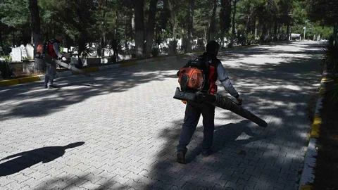 Isparta'da Mezarlık Temizliği Yapıldı