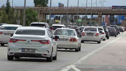 Kırıkkale'de Bayram Trafiği Yoğunluğu Sürüyor