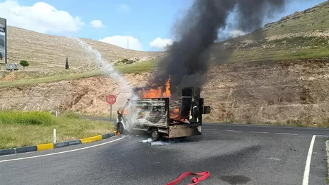 Diyarbakır'da Kamyonet Yangını