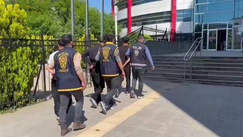 Çaldıkları Paralarla Dövme Yaptırdılar