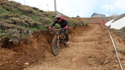 Palandöken'de Downhill Şampiyonası Coşkusu
