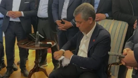 Özgür Özel Mutlak Butlan Tebligatını Yırttı