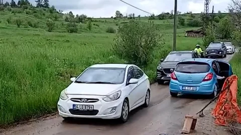 Bolu'da Köy Yollarında Trafik Yoğunluğu