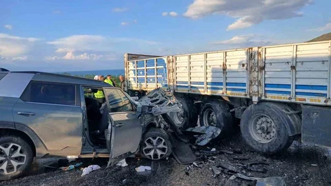 Tatvan'da Trafik Kazası: 6 Yaralı, 1'i Ağır