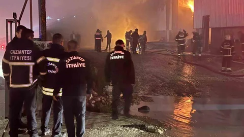 Gaziantep'te Mobilya Fabrikasında Yangın Çıktı
