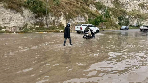 Fırat Nehri Taştı, Şanlıurfa'da Su Baskınları Yaşandı