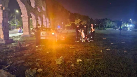 Antalya'da Kontrolden Çıkan Araç Kazası