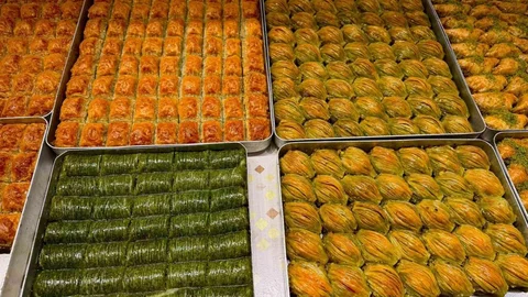 Bayramda Baklava ve Lokum Satışları Artıyor