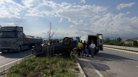 Bursa'da Takla Atan Araçta 3 Yaralı