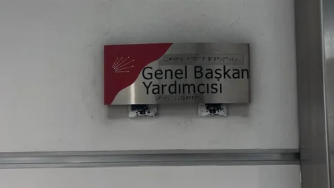 CHP Genel Merkezi'nde Temizlik Çalışmaları Sürüyor