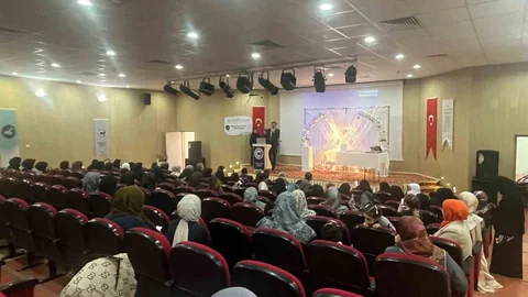 Van'da Hafızlık Taç Takma Töreni Yapıldı