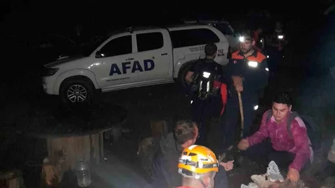 Antalya'da Mahsur Kalan 3 Kişi Kurtarıldı