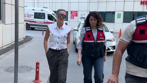 Serenay Sarıkaya'nın Sağlık Kontrolü İstanbul'da Gerçekleşti