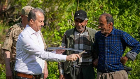 Hakkari'de Vali Taşyapan Halkla Buluştu