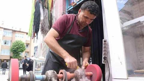 Bolu'da Bıçak Ustası Uyarıyor