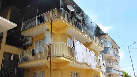 Aydın'da Çatı Yangını: 3 Bina Etkilendi