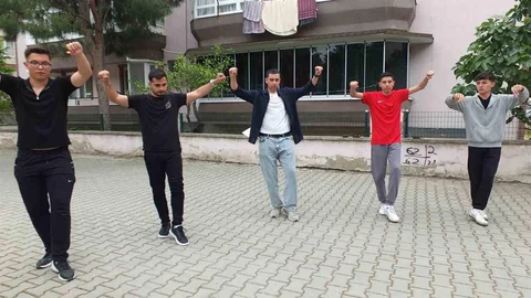 Burhaniyeli Gençler Gösterilere Hazırlanıyor
