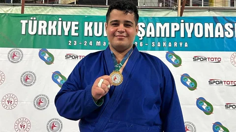 Salihli'de Kuraş Şampiyonu Olundu