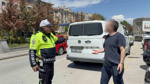 Eskişehir'de Ters Yönden Gelen Sürücüden Tepki