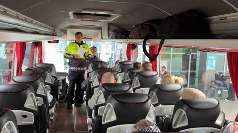 Aksaray'da Trafik Polisleri Uyarılarda Bulunuyor