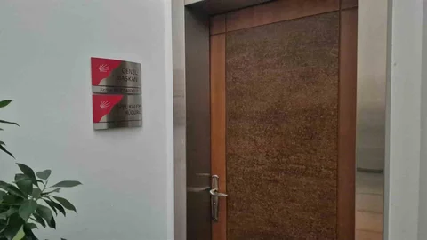 Kemal Kılıçdaroğlu'nun Fotoğrafı Yeniden Asıldı