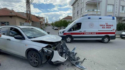 Karaman'da Maddi Hasarlı Kaza Görüntülendi