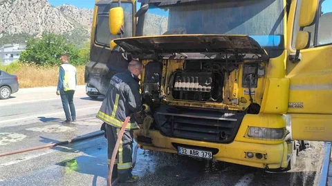 Antalya'da Tır Yangını Meydana Geldi