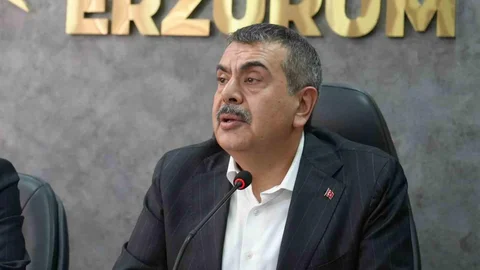 Bakan Tekin'den Özgür Özel'e Eleştiri