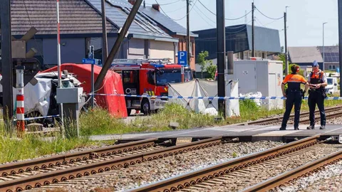 Belçika’da Okul Otobüsü ve Tren Çarpıştı