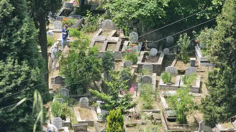 Zonguldak'ta Arefe Günü Mezarlık Yoğunluğu