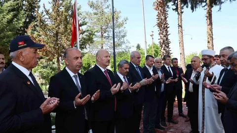 Adıyaman'da Şehitlik Ziyareti Yapıldı