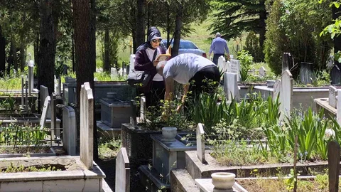 Kurban Bayramı Arefesinde Mezarlık Ziyaretleri