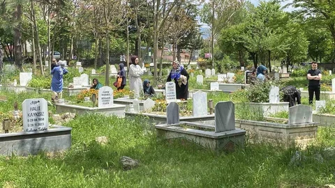 Bolu'da Arefe Günü Kabir Ziyareti