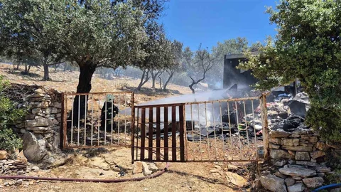 Yaşlı Çiftin Konteyneri Yanarak Kullanılamaz Hale Geldi