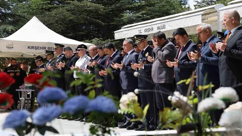 Ahmet Tozluklu Şehitliği'nde Bayram Coşkusu