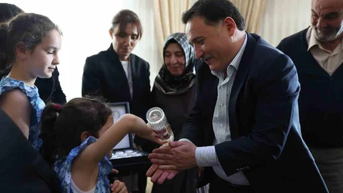 Kayseri'de Vali Çiçek Şehit Aileleriyle Bayramlaştı