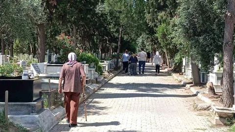 Nazilli'de Arefe Günü Mezarlık Ziyareti