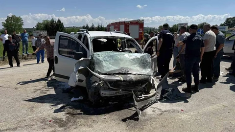 Sakarya'da Trafik Kazası: 3 Çocuk Yaralı