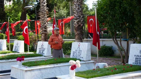 Antalya'da Şehit Babası Duygusal Anlar Yaşadı