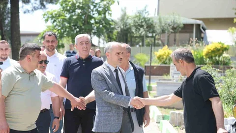 Çayırova'da Başkan Çiftçi Kabristan Ziyareti Gerçekleştirdi