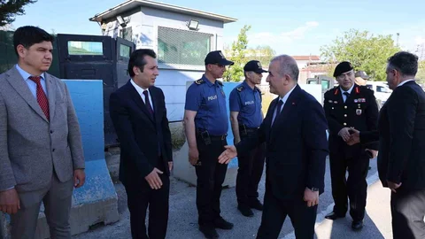 Elazığ'da Vali Hatipoğlu Personelle Bayramlaştı